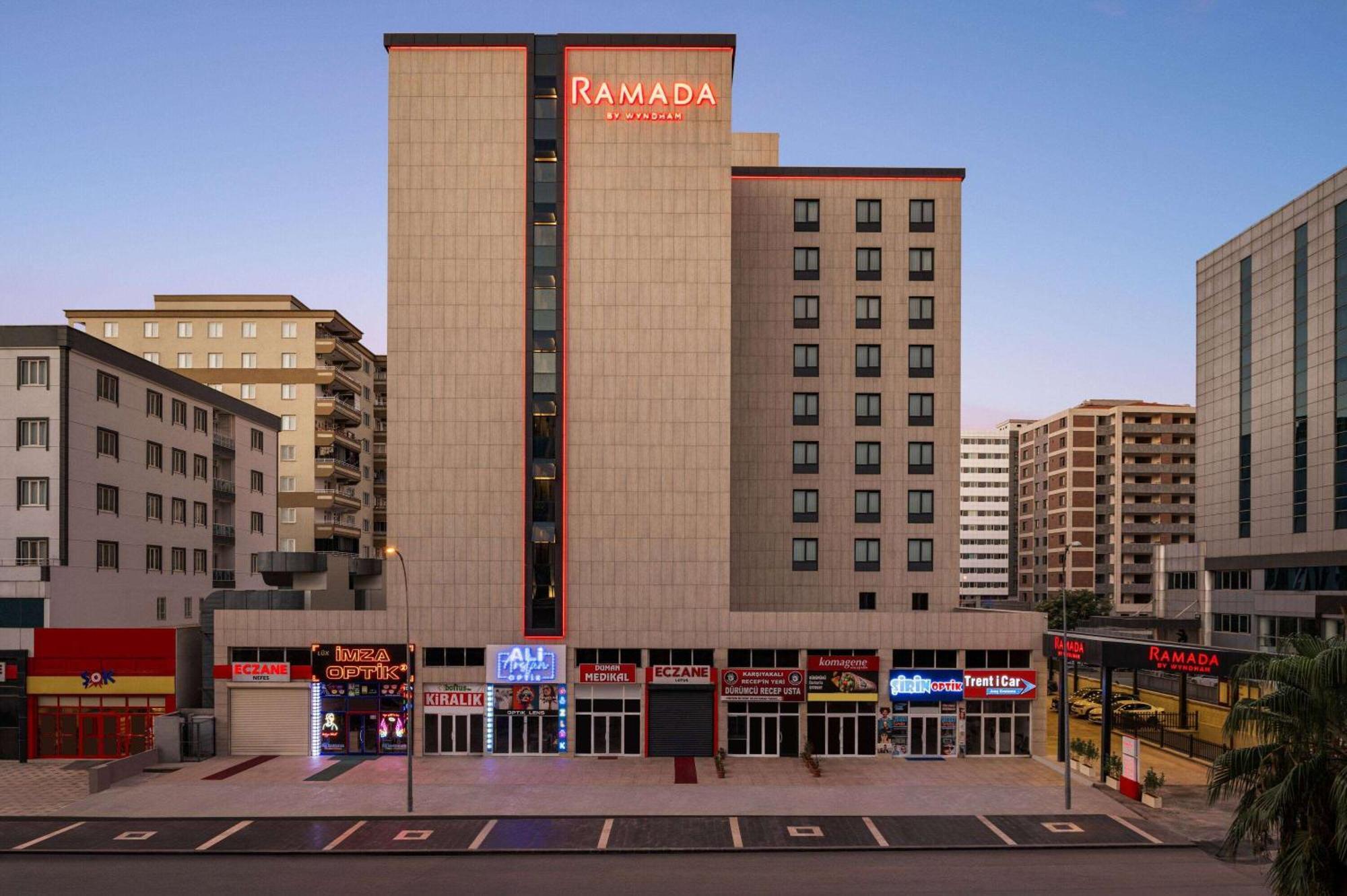 Ramada By Wyndham Gaziantep Hotel ภายนอก รูปภาพ