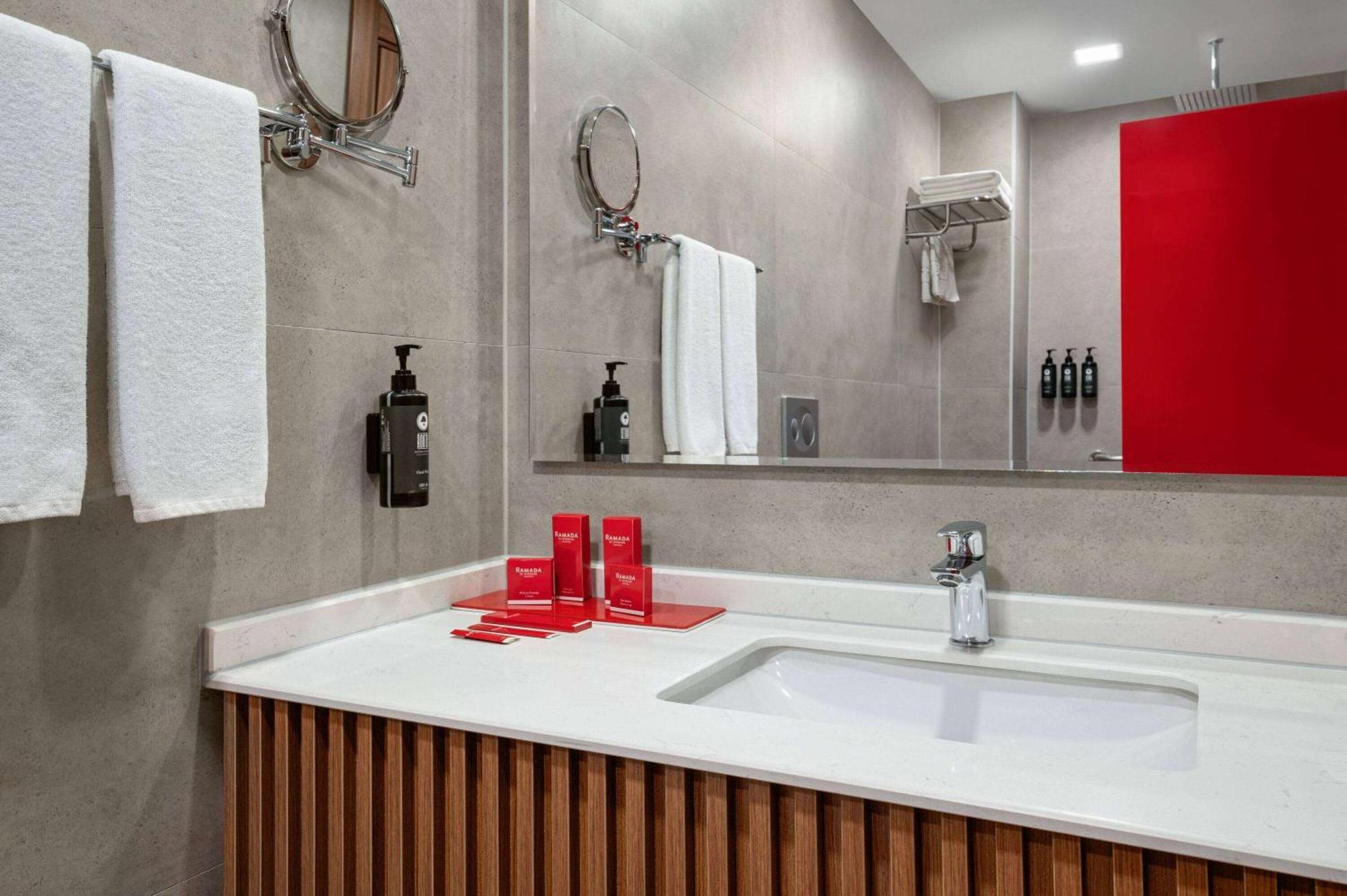 Ramada By Wyndham Gaziantep Hotel ภายนอก รูปภาพ