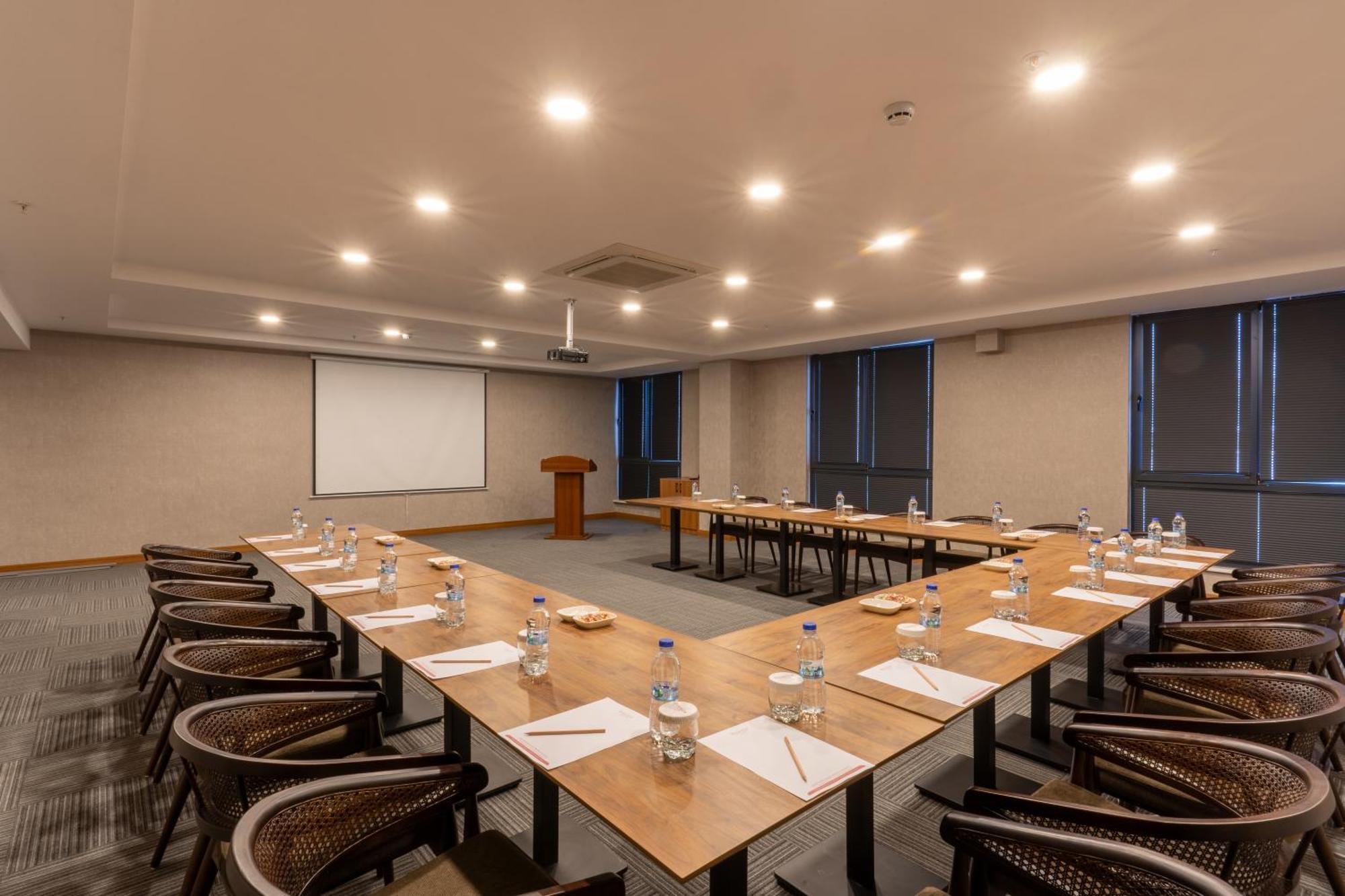Ramada By Wyndham Gaziantep Hotel ภายนอก รูปภาพ