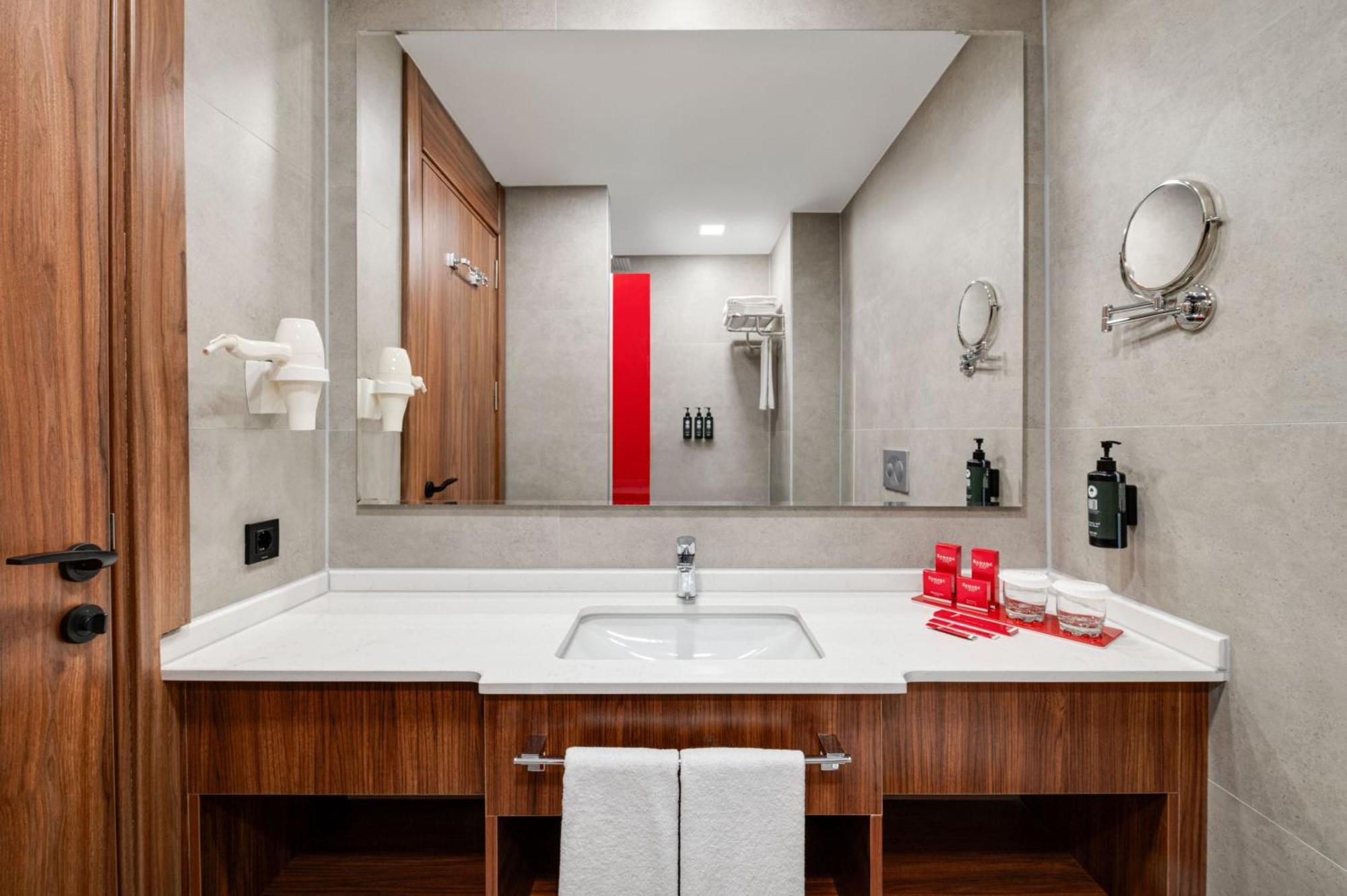 Ramada By Wyndham Gaziantep Hotel ภายนอก รูปภาพ