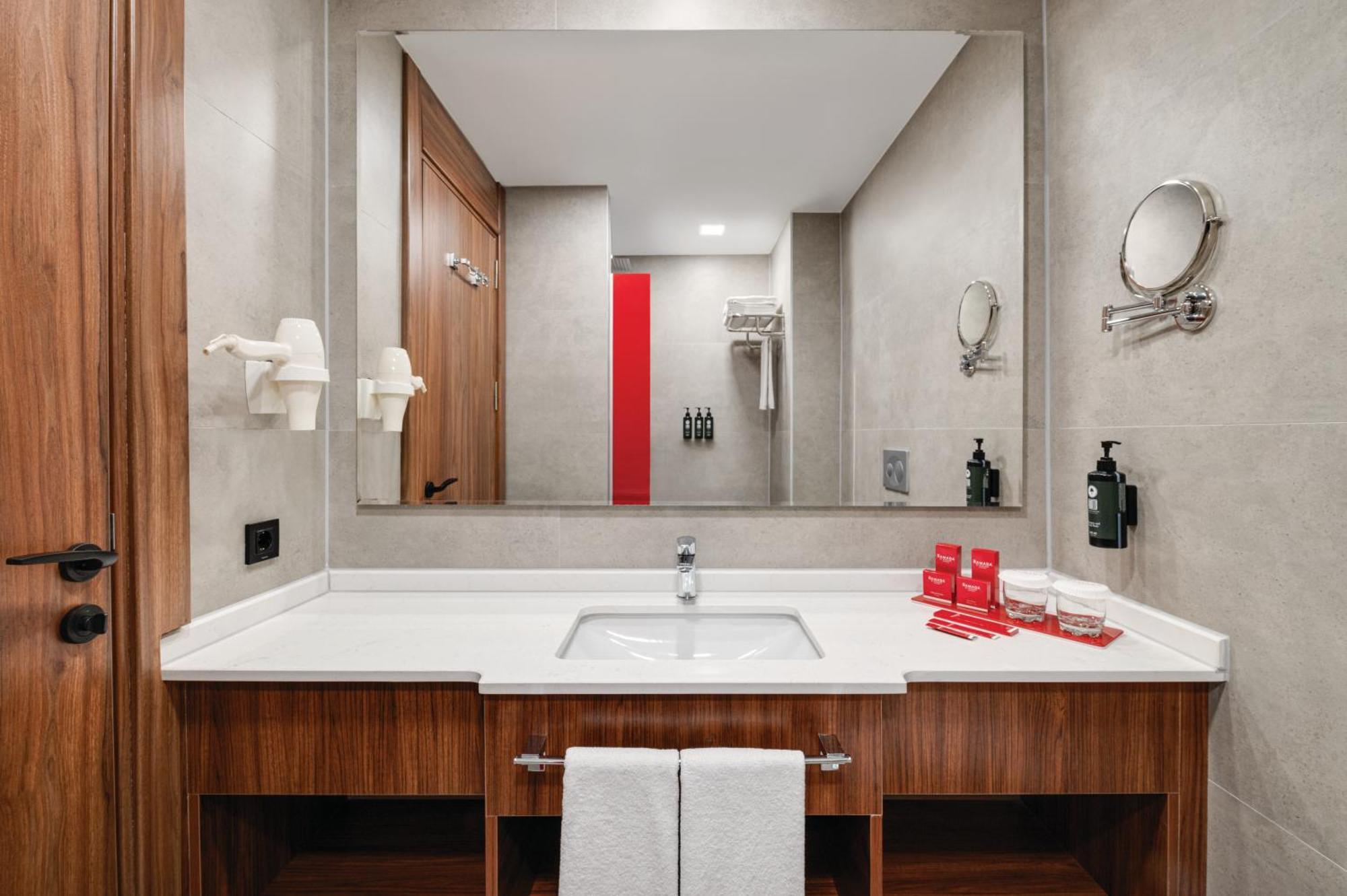 Ramada By Wyndham Gaziantep Hotel ภายนอก รูปภาพ