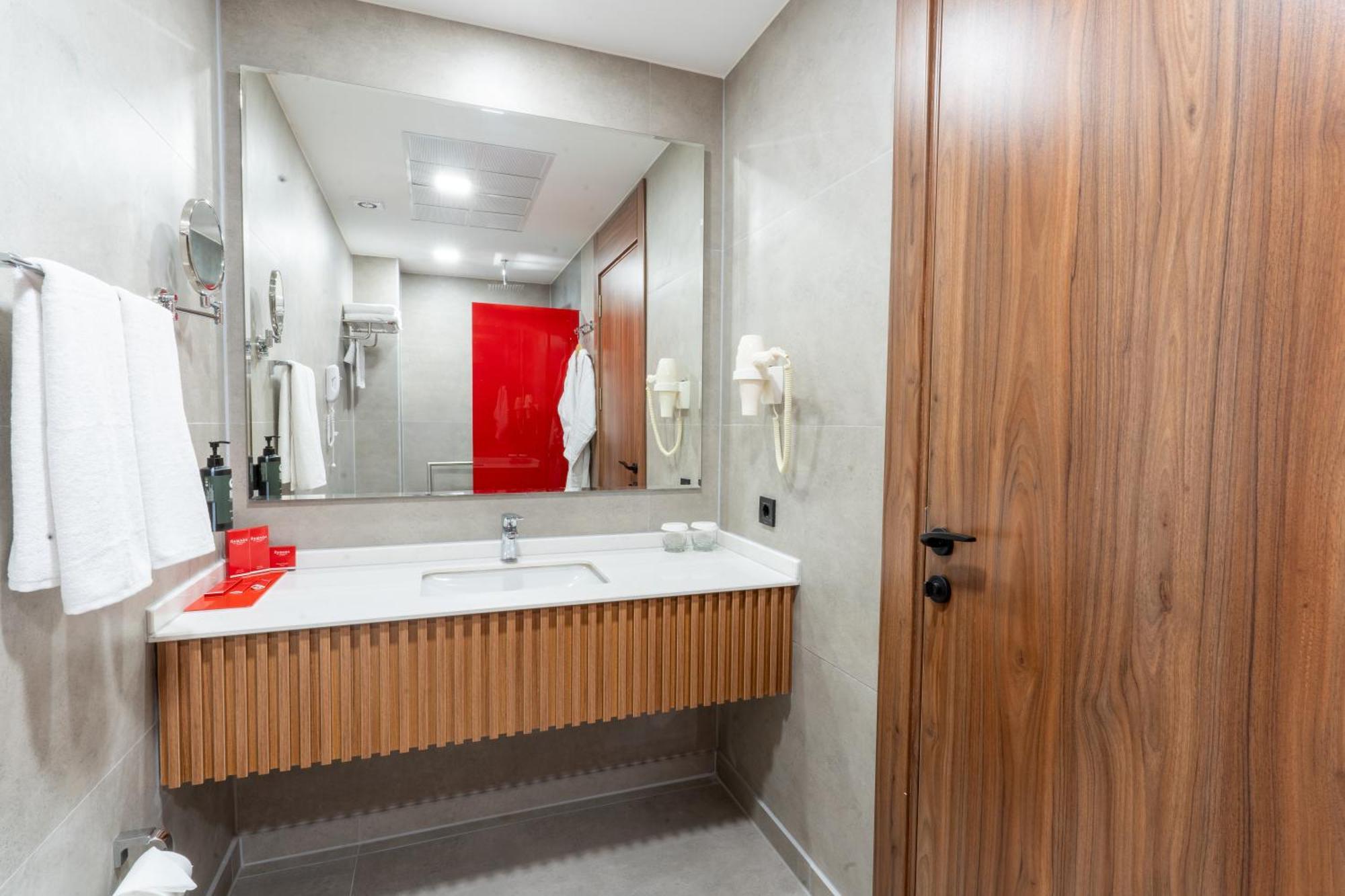 Ramada By Wyndham Gaziantep Hotel ภายนอก รูปภาพ