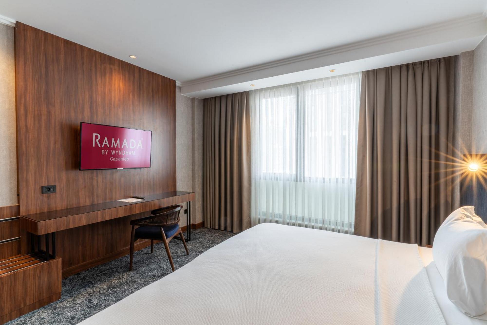 Ramada By Wyndham Gaziantep Hotel ภายนอก รูปภาพ